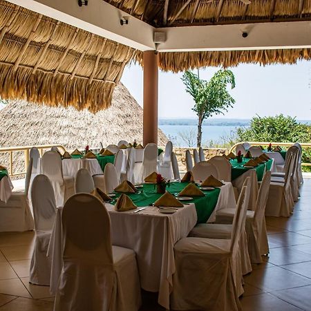 Camino Real Tikal‎ Hotel Ел Ремате Екстериор снимка