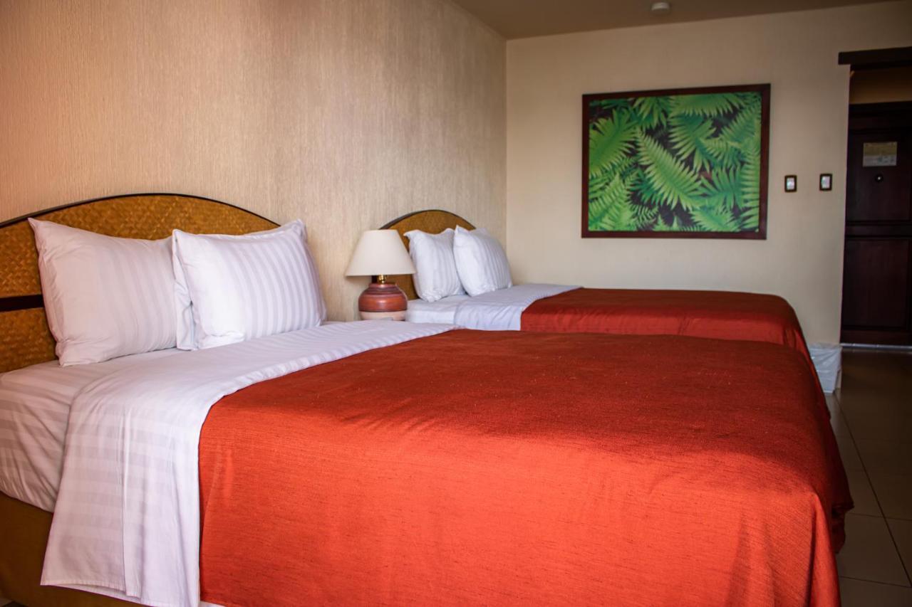 Camino Real Tikal‎ Hotel Ел Ремате Екстериор снимка
