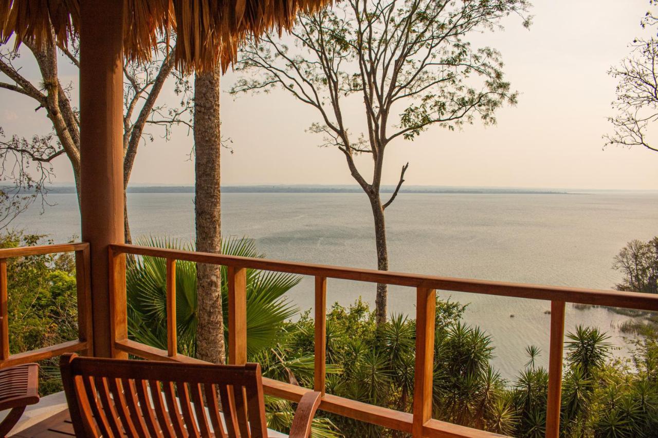 Camino Real Tikal‎ Hotel Ел Ремате Екстериор снимка