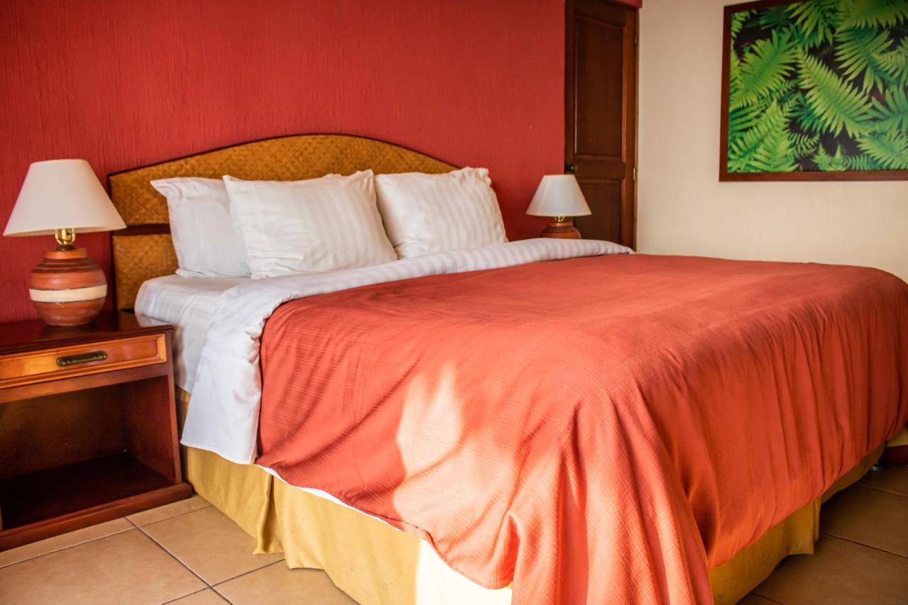 Camino Real Tikal‎ Hotel Ел Ремате Екстериор снимка