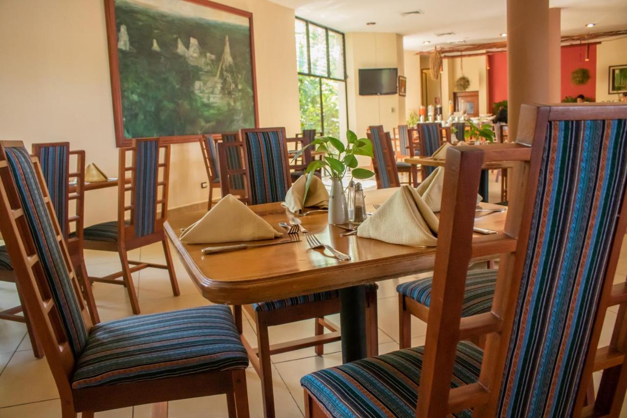 Camino Real Tikal‎ Hotel Ел Ремате Екстериор снимка
