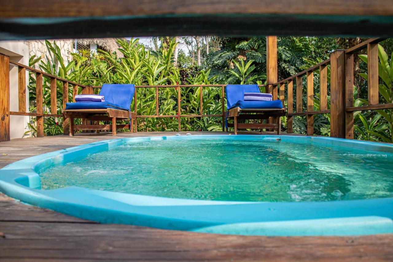 Camino Real Tikal‎ Hotel Ел Ремате Екстериор снимка