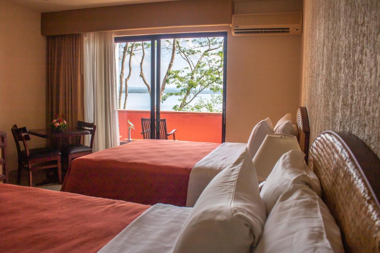 Camino Real Tikal‎ Hotel Ел Ремате Екстериор снимка