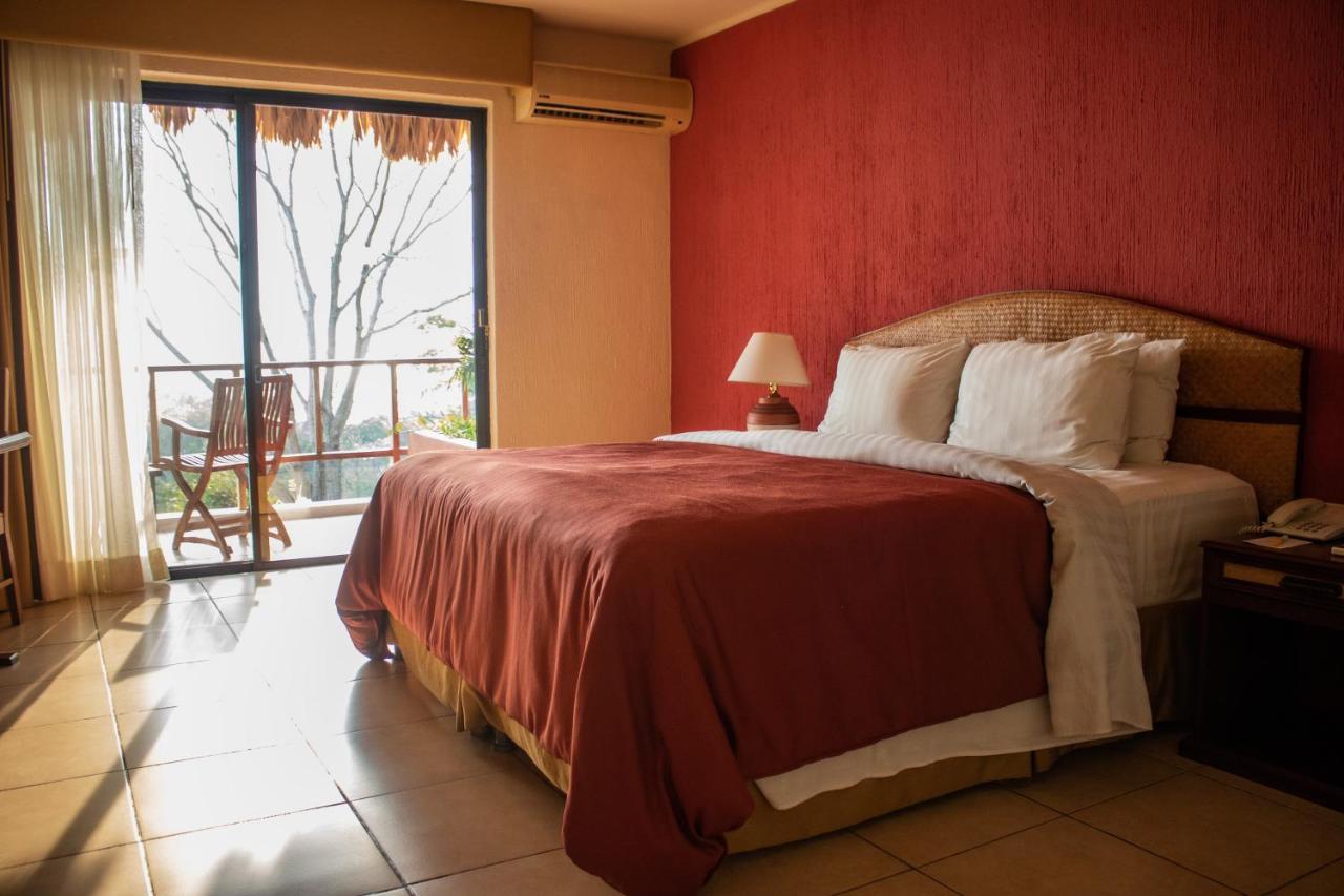 Camino Real Tikal‎ Hotel Ел Ремате Екстериор снимка