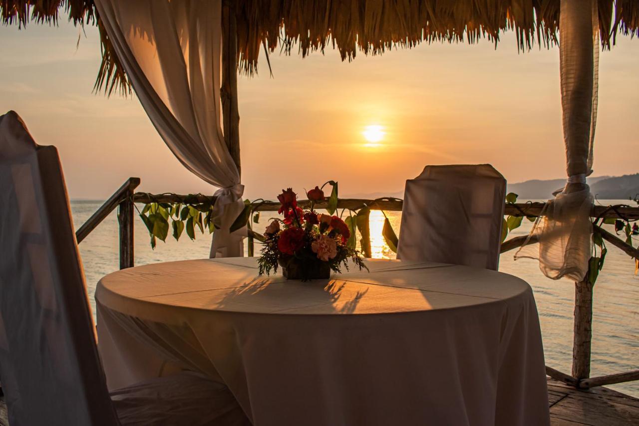 Camino Real Tikal‎ Hotel Ел Ремате Екстериор снимка