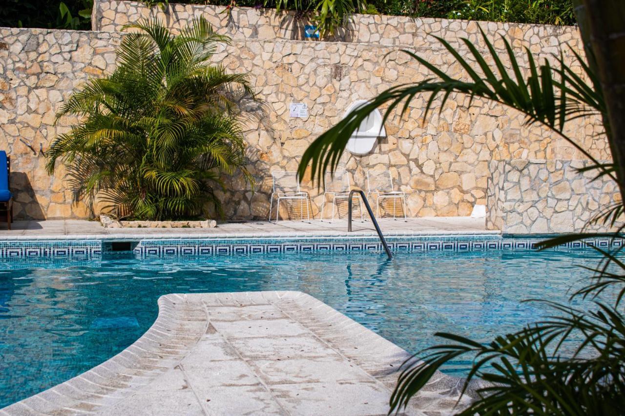 Camino Real Tikal‎ Hotel Ел Ремате Екстериор снимка