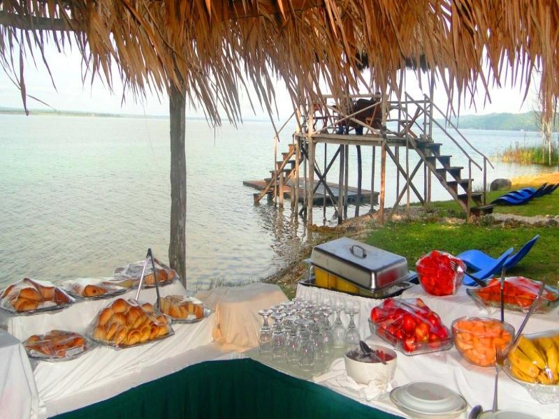 Camino Real Tikal‎ Hotel Ел Ремате Екстериор снимка