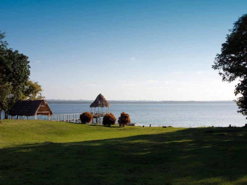 Camino Real Tikal‎ Hotel Ел Ремате Екстериор снимка