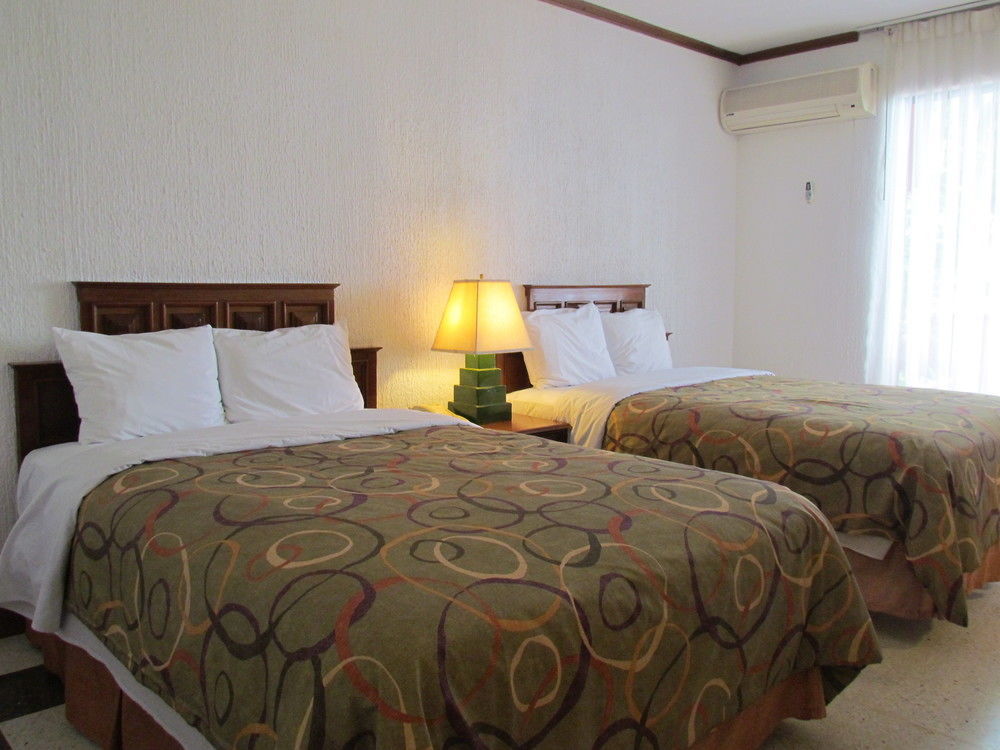 Camino Real Tikal‎ Hotel Ел Ремате Екстериор снимка