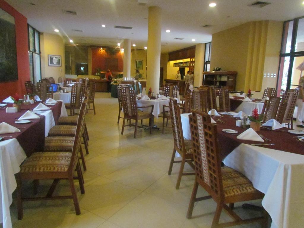 Camino Real Tikal‎ Hotel Ел Ремате Екстериор снимка